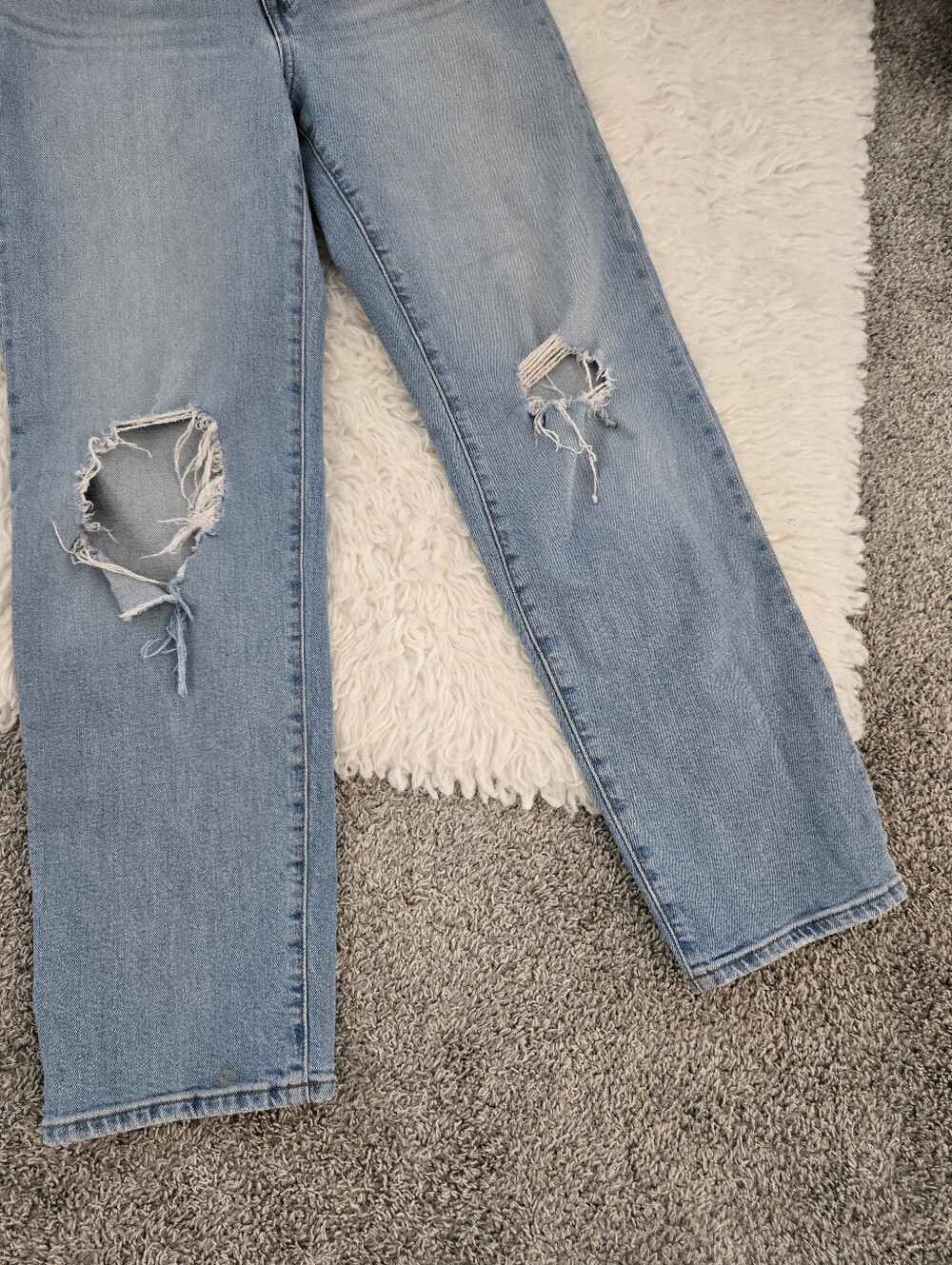 Madewell The Perfect Vintage Straight Jean: Knee-Rip Edition. Size 28. - Picture 3 of 11